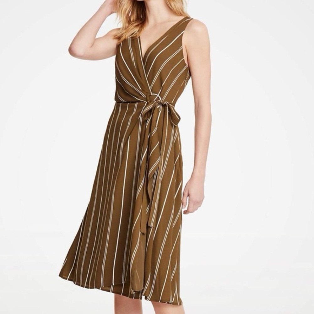 ANN TAYLOR STRIPE BELTED WRAP DRESS IN OLIVE SPRIG size 10 EUC